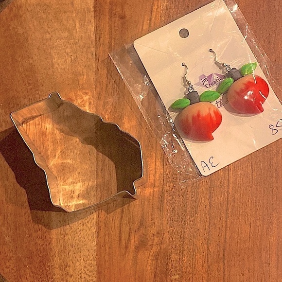 NEW! Pop Art 3D Peach Earrings Handcrafted - Picture 2 of 7